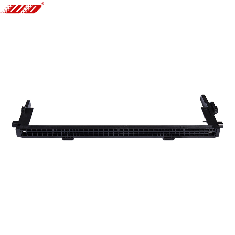 X03-13010018 – Untere Kühlerhalterung